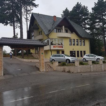 Restoran&Motel And Apartmants Lovacka Prica Tesanj Ngoại thất bức ảnh