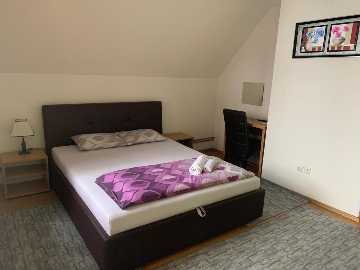 Restoran&Motel And Apartmants Lovacka Prica Tesanj Ngoại thất bức ảnh