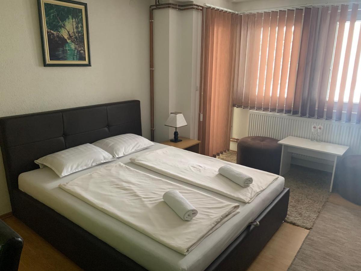 Restoran&Motel And Apartmants Lovacka Prica Tesanj Ngoại thất bức ảnh