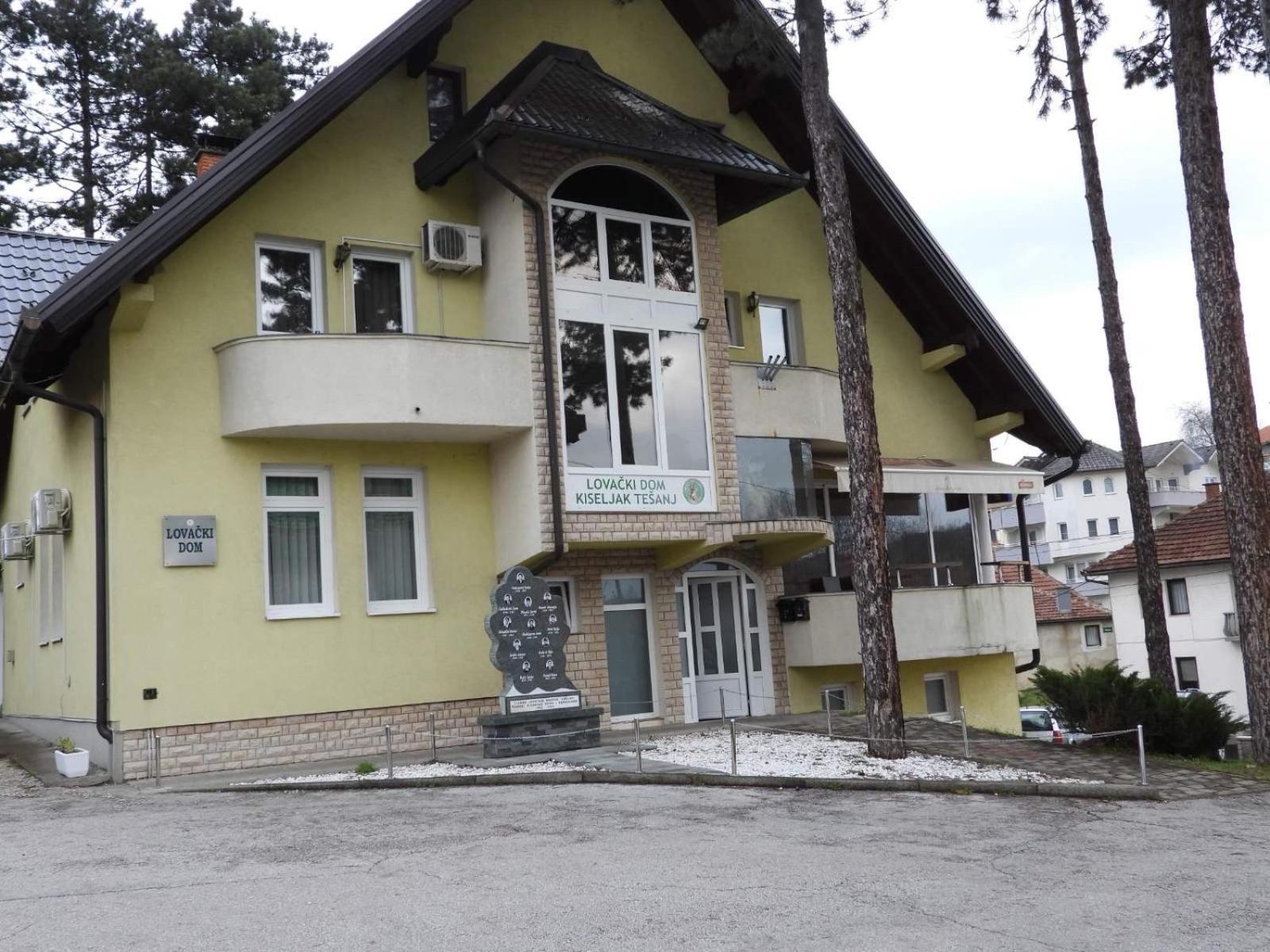 Restoran&Motel And Apartmants Lovacka Prica Tesanj Ngoại thất bức ảnh