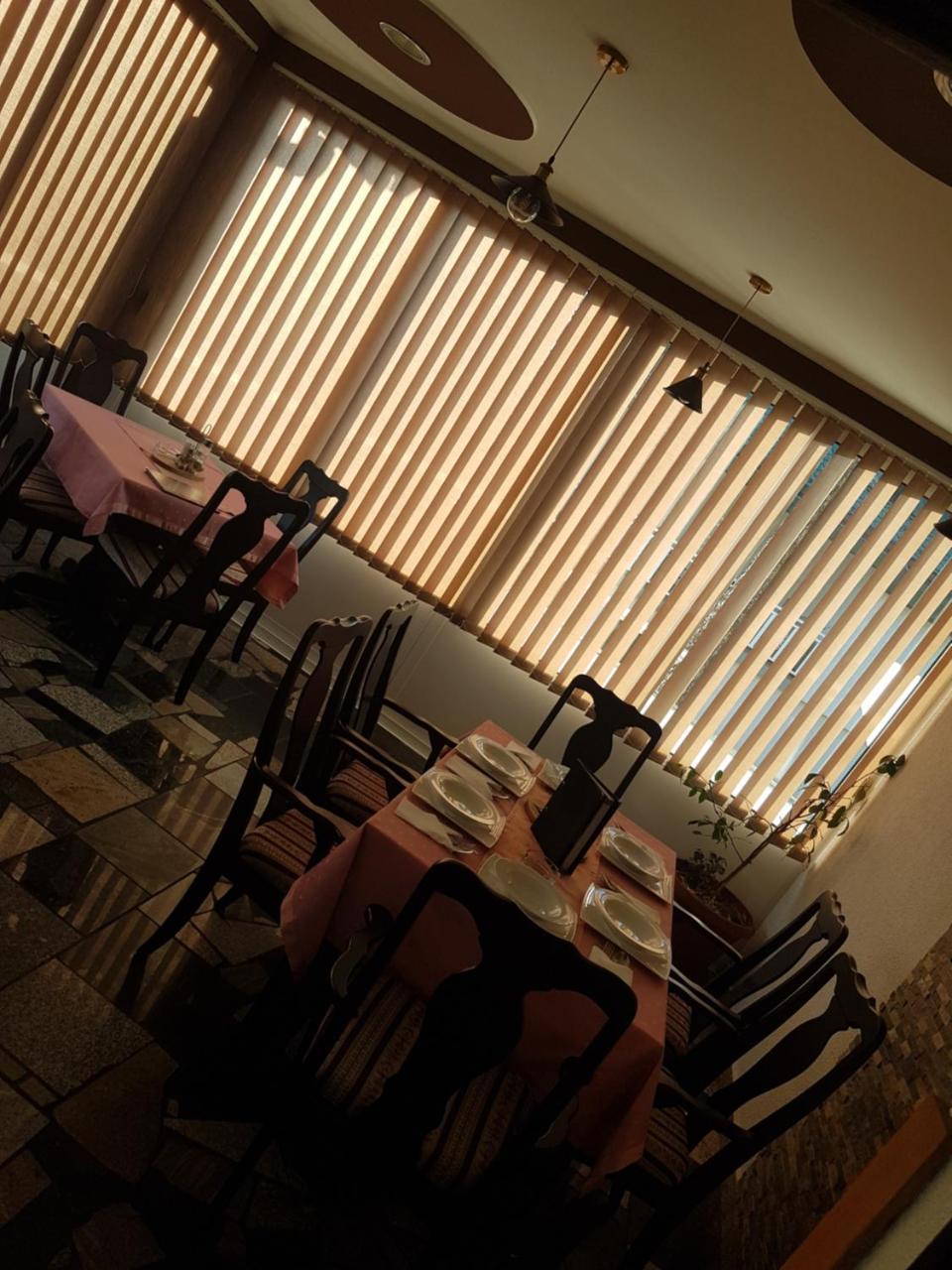 Restoran&Motel And Apartmants Lovacka Prica Tesanj Ngoại thất bức ảnh