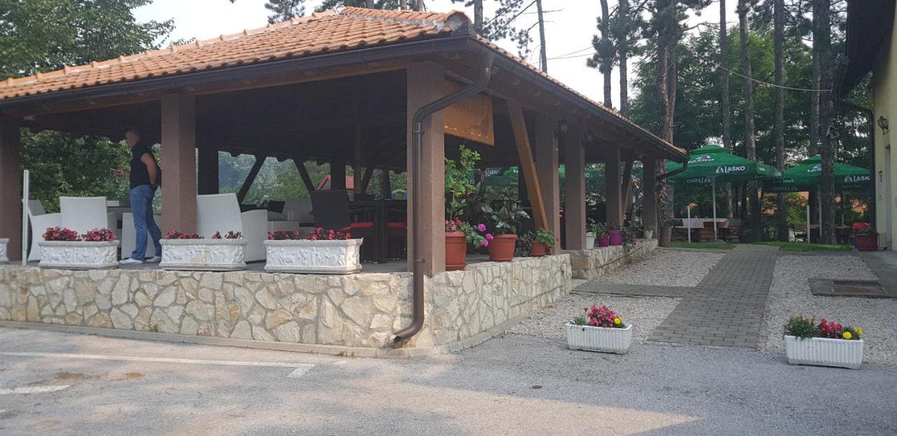 Restoran&Motel And Apartmants Lovacka Prica Tesanj Ngoại thất bức ảnh