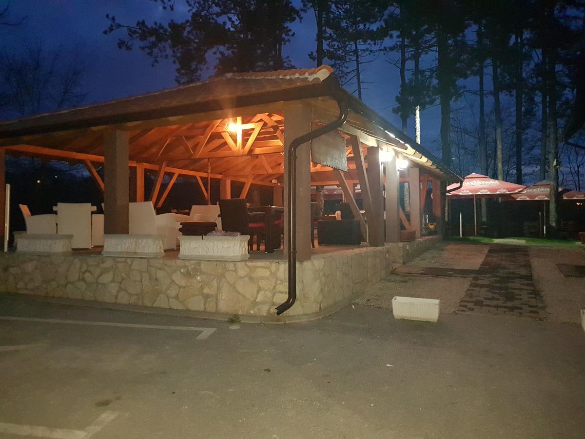 Restoran&Motel And Apartmants Lovacka Prica Tesanj Ngoại thất bức ảnh