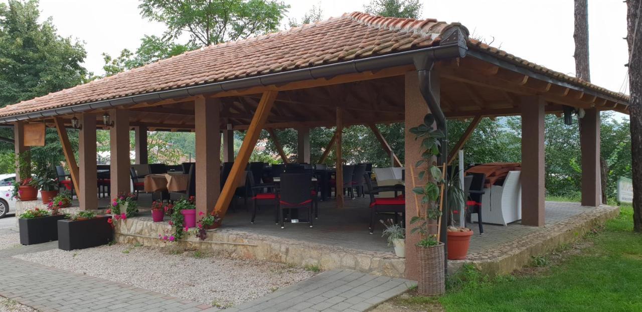 Restoran&Motel And Apartmants Lovacka Prica Tesanj Ngoại thất bức ảnh