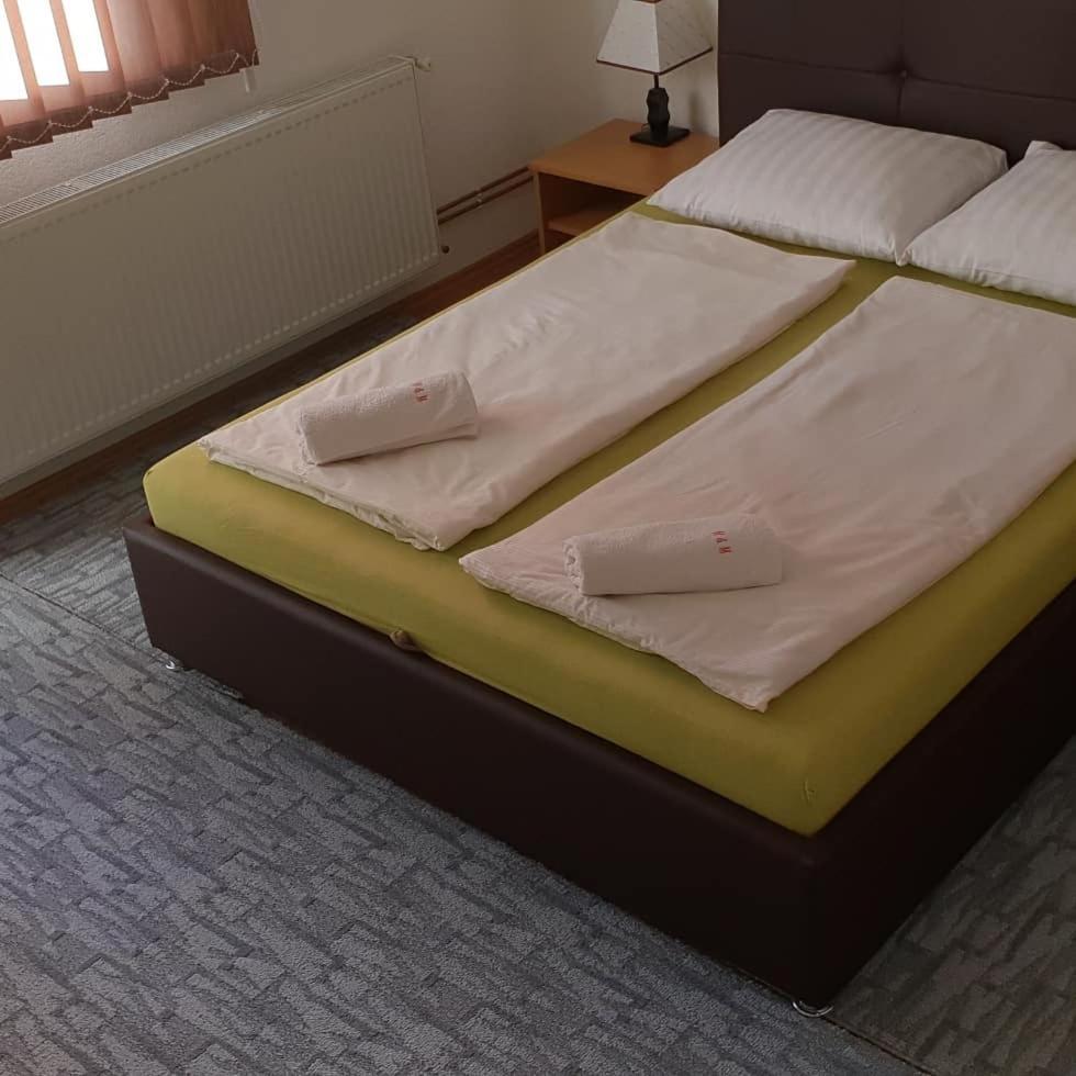 Restoran&Motel And Apartmants Lovacka Prica Tesanj Ngoại thất bức ảnh