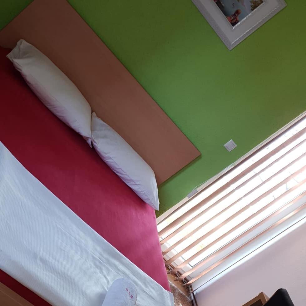 Restoran&Motel And Apartmants Lovacka Prica Tesanj Ngoại thất bức ảnh